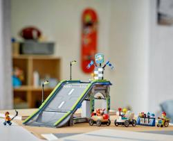 Lego CITY Tvoje pravidla: Závodní dráha s rampami 60460 (stavebnice)