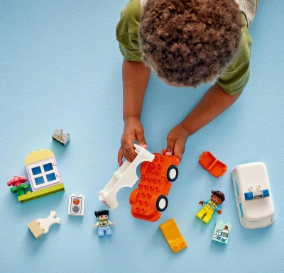 Lego DUPLO Auto sanitka a řidič 10447 (stavebnice)