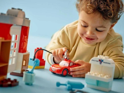Lego DUPLO Cars: McQueen v garáži 10456 (stavebnice)
