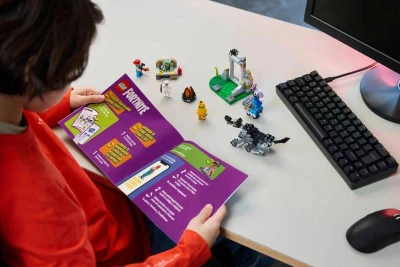 Lego FORTNITE Peely a Sparkplug a jejich tábořiště 77075 (stavebnice)