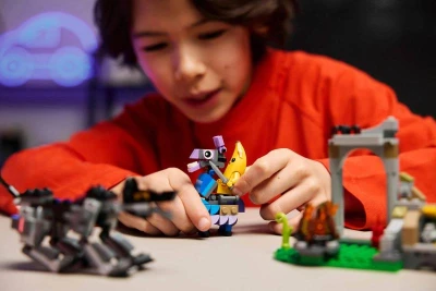 Lego FORTNITE Peely a Sparkplug a jejich tábořiště 77075 (stavebnice)