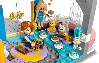 Lego FRIENDS Klubovna pro kamarády v městečku Heartlake 42689 (stavebnice)