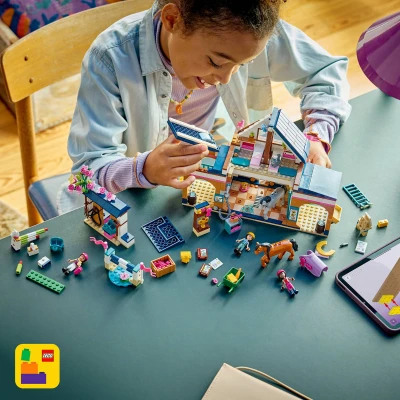 Lego FRIENDS Koňská stáj a jezdecká akademie 42688 (stavebnice)