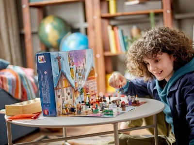Lego HARRY POTTER Adventní kalendář rozkládací s herní plochou 76418