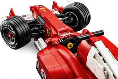 Lego ICONS Auto Ferrari F2004 a Michael Schumacher 11375 (stavebnice)