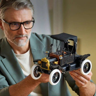 Lego ICONS Auto Ford Model T 11376 (stavebnice)