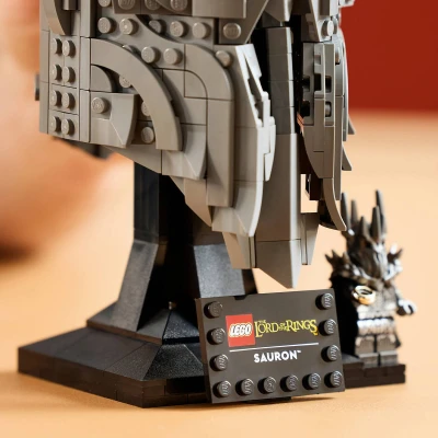Lego ICONS Pán prstenů Sauronova helma 11373 (stavebnice)