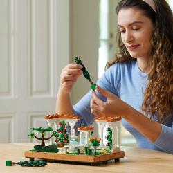 Lego ICONS Zahrada s fontánou 10359 (stavebnice)