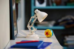 Lego IDEAS Disney Pixar Luxo Jr. 21357 (stavebnice)