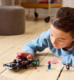 Lego MARVEL Spider-Man vs. Venomův výkonný sporťák 76309 (stavebnice)