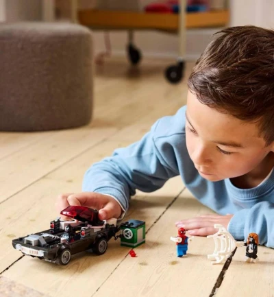 Lego MARVEL Spider-Man vs. Venomův výkonný sporťák 76309 (stavebnice)