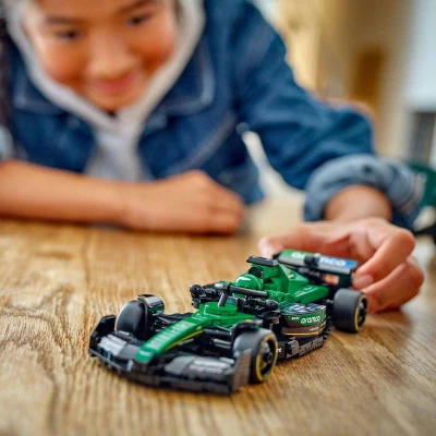 Lego SPEED CHAMPIONS Auto Aston Martin Aramco F1 AMR24 77245 (stavebnice)