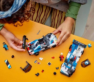 Lego SPEED CHAMPIONS BMW M4 GT3 + BMW M Hybrid V8 76922 (stavebnica)