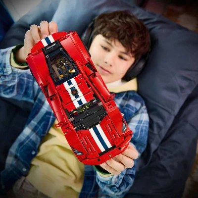 Lego TECHNIC Auto Ferrari 488 PISTA 42235 (stavebnice)