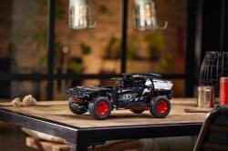 Lego TECHNIC Auto model Audi RS Q e-tron 42160 (stavebnice)
