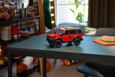 Lego TECHNIC Auto SUV Ford Bronco 42213 (stavebnice)