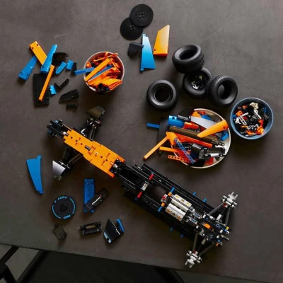 Lego TECHNIC Závodní auto McLaren Formule 1 42141 (stavebnice)