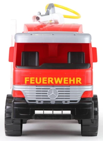 Lena GIGA TRUCKS Auto Mercedes hasiči s vodním dělem stříká vodu