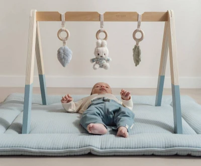 Little Dutch DREVO Baby hrazdička Miffy Lucky Leaves pre bábätko