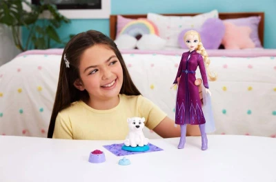 Mattel Frozen Panenka Elsa s ledním medvědem a doplňky