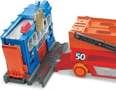 Mattel HOT WHEELS Auto náklaďák Mega Hauler tahač na 50 aut