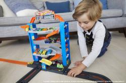 Mattel HOT WHEELS City kaskadérská přenosná garáž s výtahem set s autíčkem
