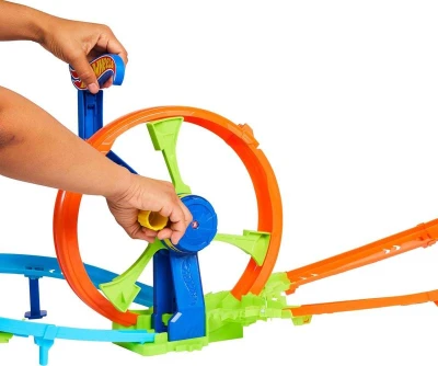 Mattel HOT WHEELS Řetězový náraz set akční dráha s autíčkem