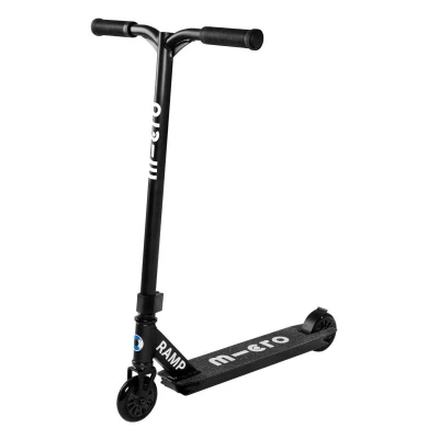 Micro Ramp Black freestyle koloběžka Micro Ramp Black freestyle koloběžka