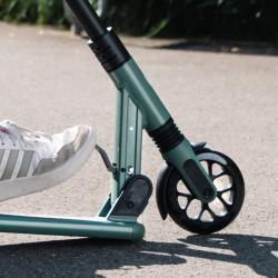 Micro Sprite Suspension olive green koloběžka + sleva 200,- na příslušenství