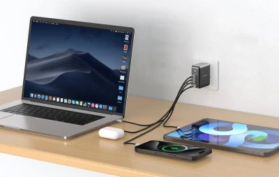 Minix P165 černá GaN nástěnná nabíječka 165 W se 3x USB-C a 1x USB-A