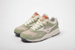 Mizuno SKY MEDAL / S Silver Cloud/Snow White/Desert Sage tenisky