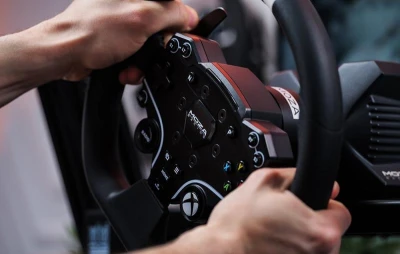 MOZA R3 RS053 ES černá herní sada volantu, pedálů SR-P Lite a stolního držáku pro Xbox a PC