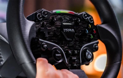 MOZA R3 RS053 ES černá herní sada volantu, pedálů SR-P Lite a stolního držáku pro Xbox a PC