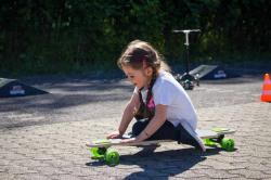 Muuwmi Longboard Compact ABEC 7 Neon se svítícími kolečky