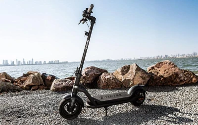 Navee E25 Pro tmavě šedý elektrický skútr