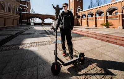 Navee E25 Pro tmavě šedý elektrický skútr