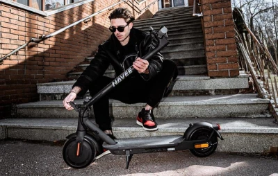 Navee E25 Pro tmavě šedý elektrický skútr