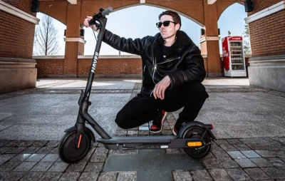 Navee E25 Pro tmavě šedý elektrický skútr