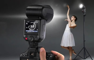 Neewer Z2PRO-F černý 3000 mAh blesk pro fotoaparáty Fujifilm