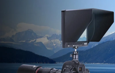 Neewer F100 černý přenosný monitor s USB nabíječkou a baterií