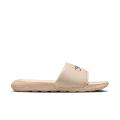 Nike Victori One W sanddrift/black/sanddrift 2025 dámské nazouváky Nike Victori One W sanddrift/black/sanddrift 2025 dámské nazouváky