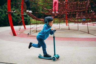 Nils Fun HLB1310 s LED zelená dětská tříkolová koloběžka