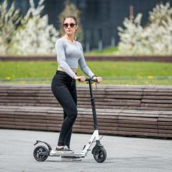 Nils Extreme HM208T biela odpružená kolobežka s ručnou brzdou