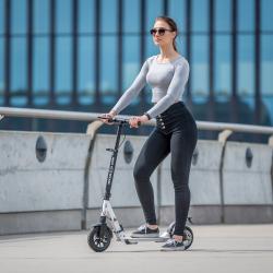 Nils Extreme HM208T biela odpružená kolobežka s ručnou brzdou