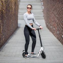 Nils Extreme HM208T biela odpružená kolobežka s ručnou brzdou