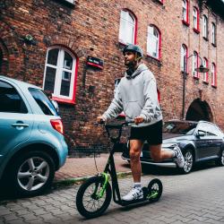 Nils WH10201 16/12 kolobežka s pumpovanými kolesami