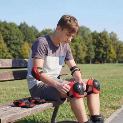 Nils Souprava chráničů Extreme H210 červená