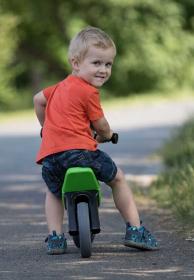 Odrážedlo Funny Wheels Rider Sport 2v1 dětské odstrkovadlo Zelené plast