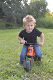 Odrážedlo Funny Wheels Rider SuperSport 2v1 odstrkovadlo s popruhem Oranžové