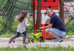 Odrážedlo Funny Wheels Rider SuperSport 2v1 odstrkovadlo s popruhem Zelené